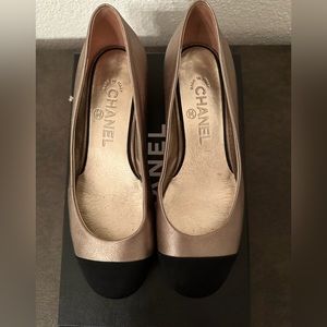 Gold metallic leather ballerina flat with black faille tipping